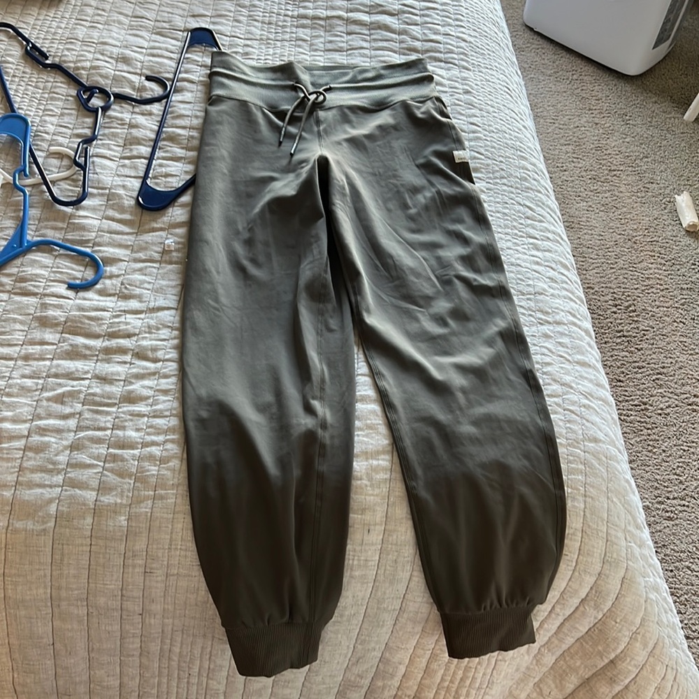 Vuori joggers